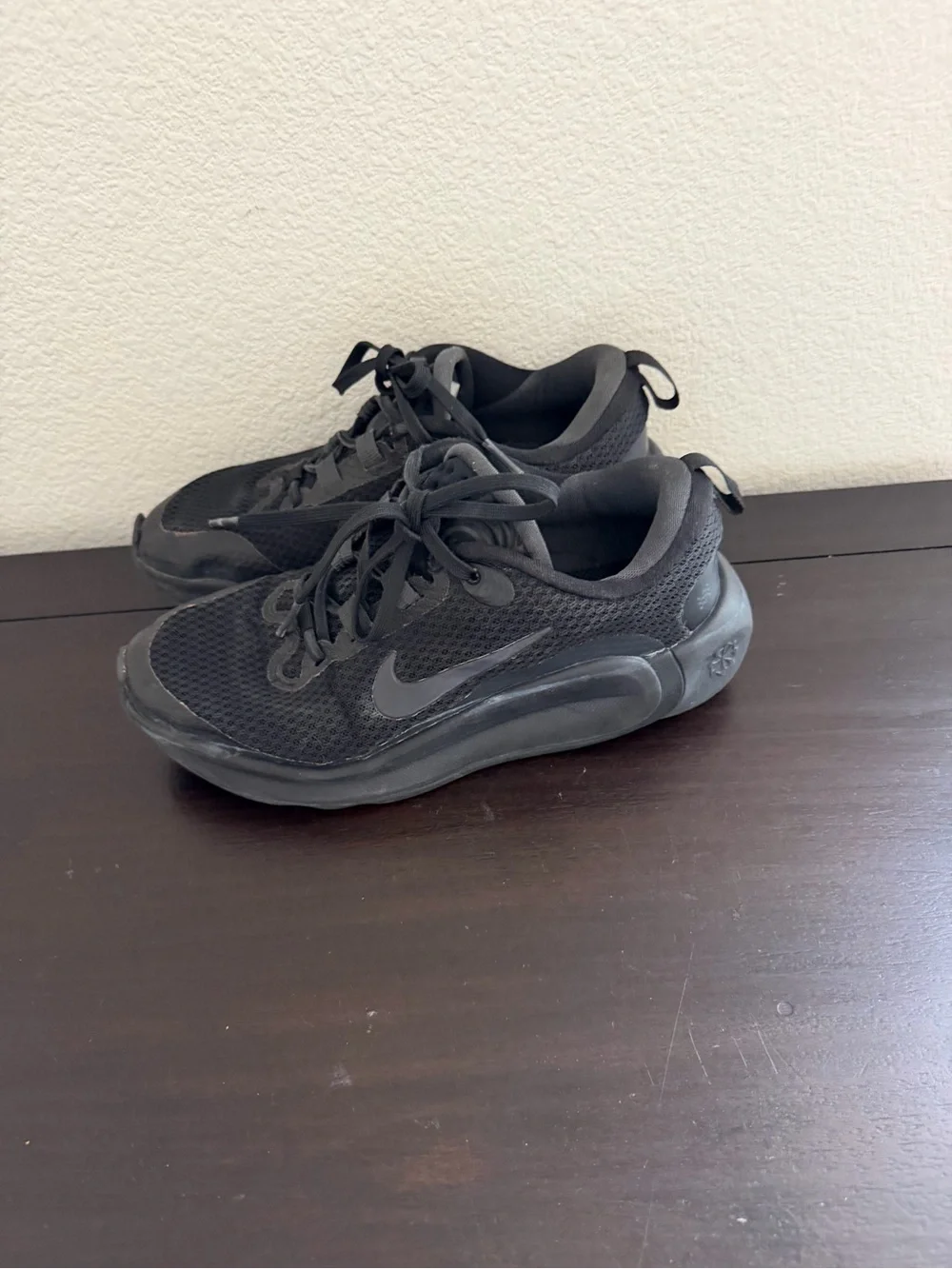 Nike infinity flow Black Mesh Athletic Sneakers size 3